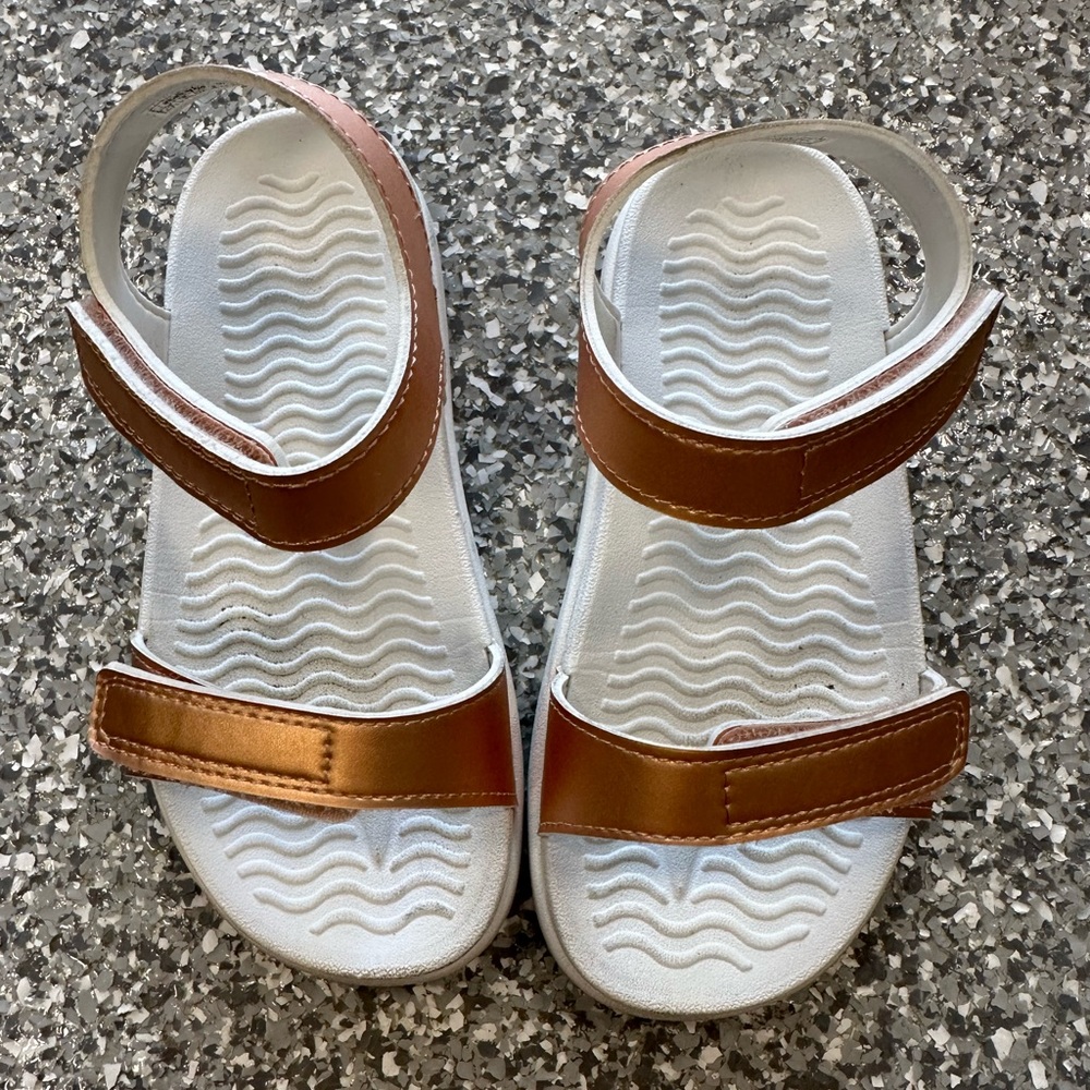 EUC size 11 native rose gold sandals